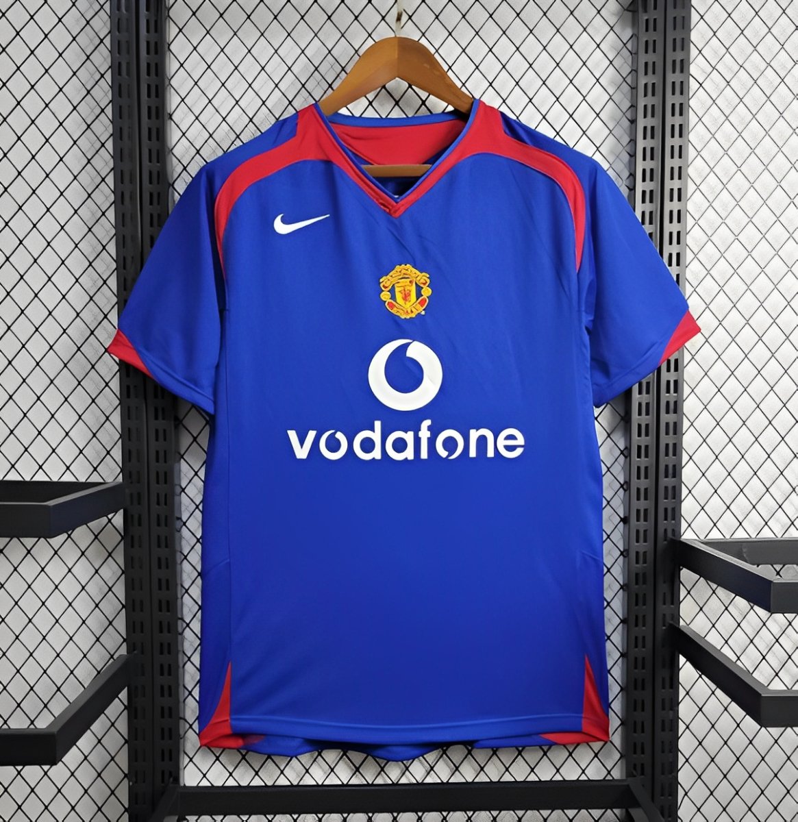 2005/06 Retro Manchester United Away Shirt