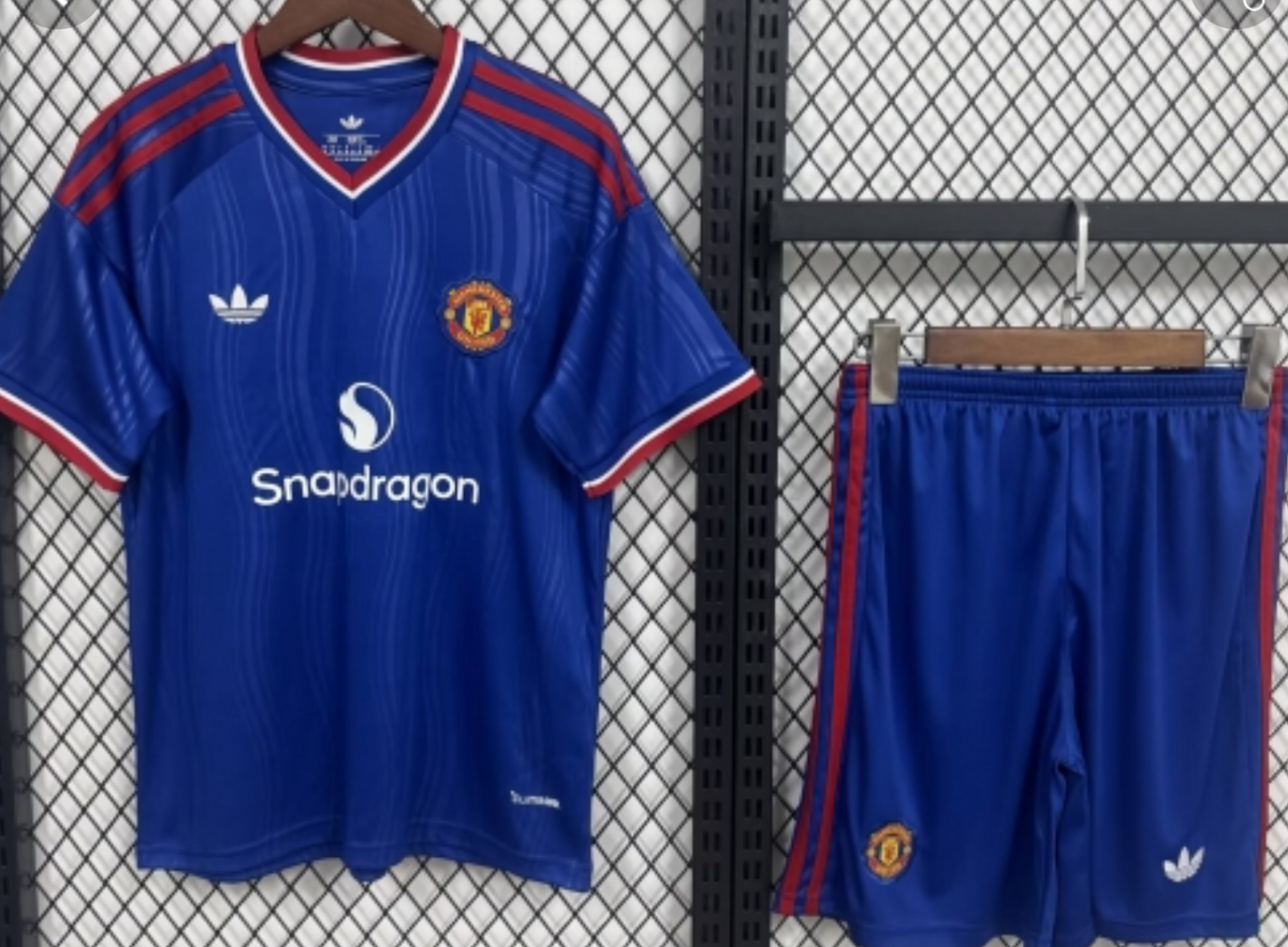 MANCHESTER  UNITED AWAY KIDS KIT 26/27