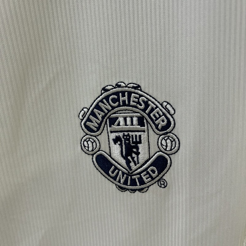 00/01 Retro Manchester United Away Shirt