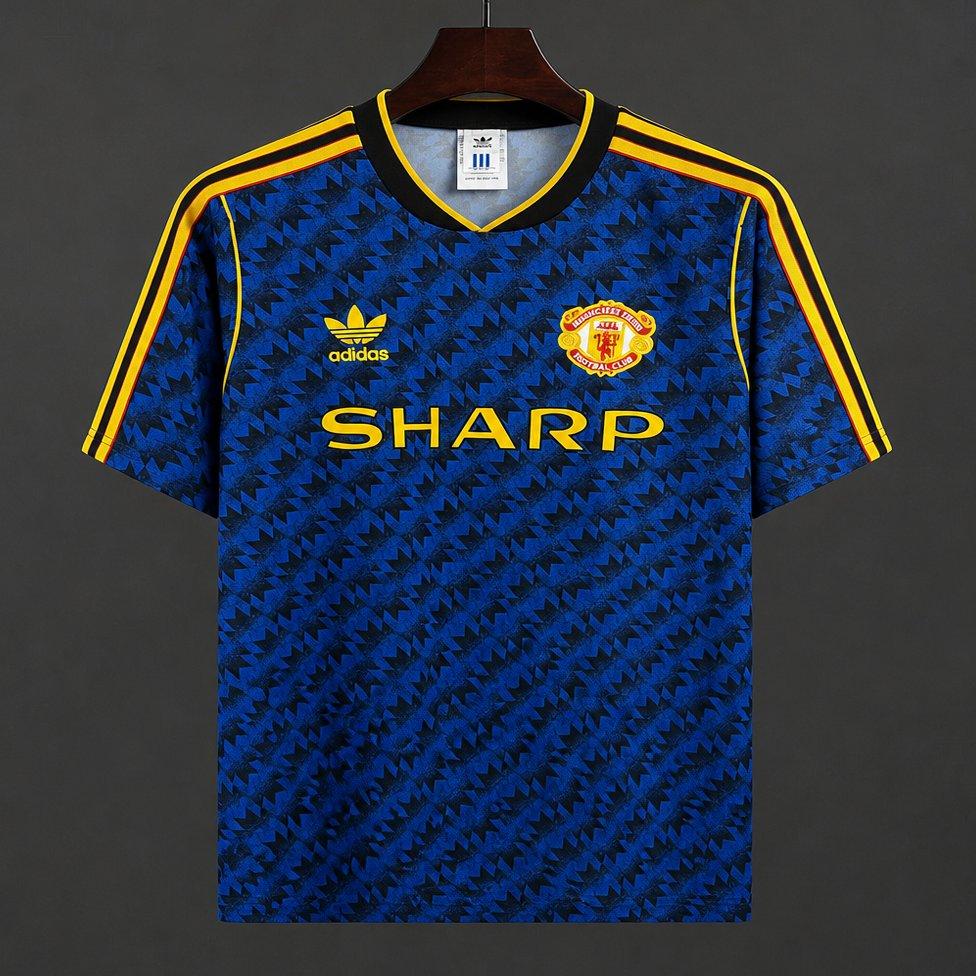 26/27 Manchester United 1990-92 Vintange Remake Away Shirt