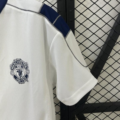 00/01 Retro Manchester United Away Shirt
