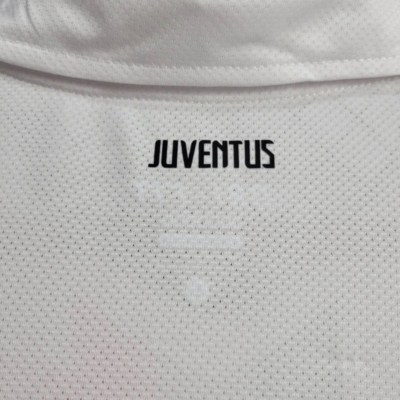 10/11 Retro Juventus Away Shirt