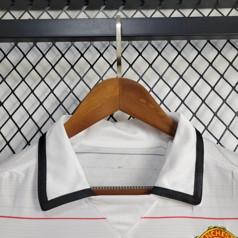 04/06 Retro Manchester United Away Shirt