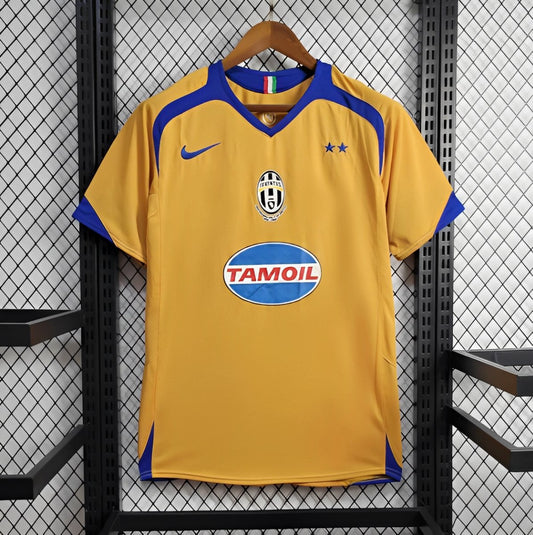 2005/06 Retro Juventus Third Shirt